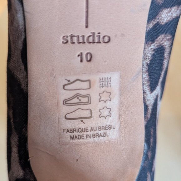 Black Suede Studio leopard print stretch ankle boots - Picture 2 of 5